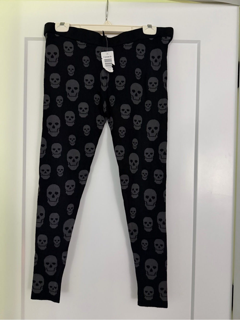 torrid Black Leggings with Gray Skull Print